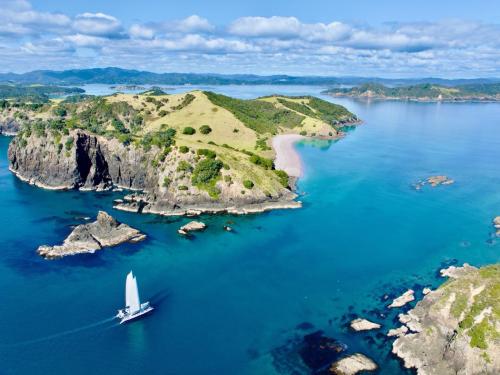 Charter Boat / Yacht - Cool Change, Paihia, Waitangi & Russell (Bay of Islands, Northland) Charter Boat / Yacht - Cool Change, Paihia, Waitangi & Russell (Bay of Islands, Northland)