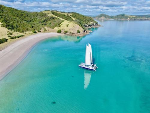 Charter Boat / Yacht - Cool Change, Paihia, Waitangi & Russell (Bay of Islands, Northland) Charter Boat / Yacht - Cool Change, Paihia, Waitangi & Russell (Bay of Islands, Northland)